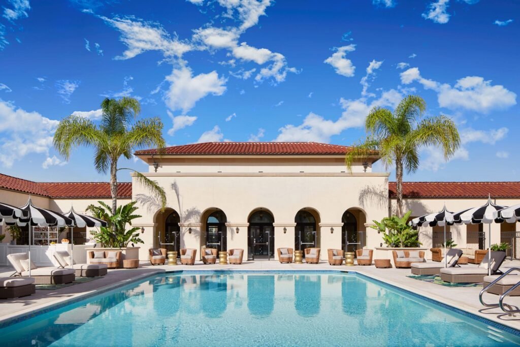 A large pool with lounge chairs from the Pasadena Hotel.